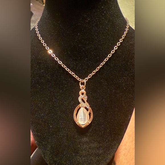 Jewelry - Gold and Silver teardrop style Necklace